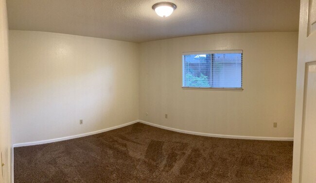 Building Photo - 1213 Satariano Ln