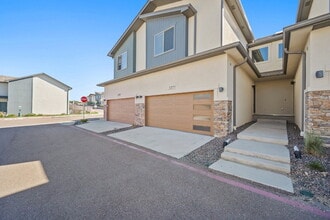 Building Photo - Modern 2 Bedroom, 2.5 Bathroom Townhome with a Loft, Central A/C, Gas Fireplace, and Washer and D...