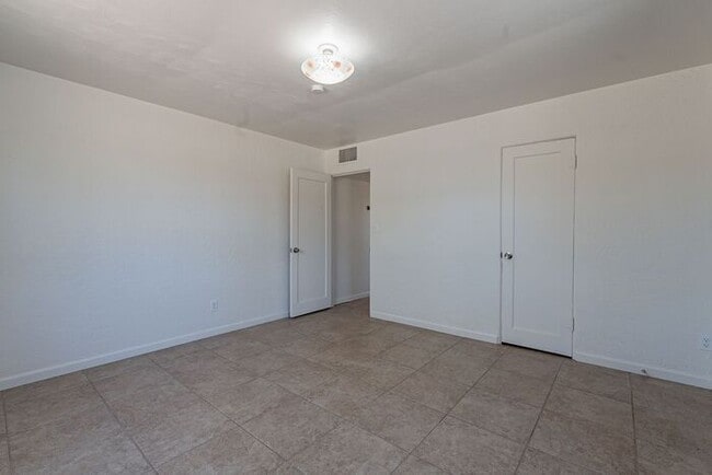 Building Photo - Desert Light & Outdoor Living – Tucson 2 B...