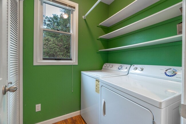 Building Photo - Large Capitol Hill House- Prime Location