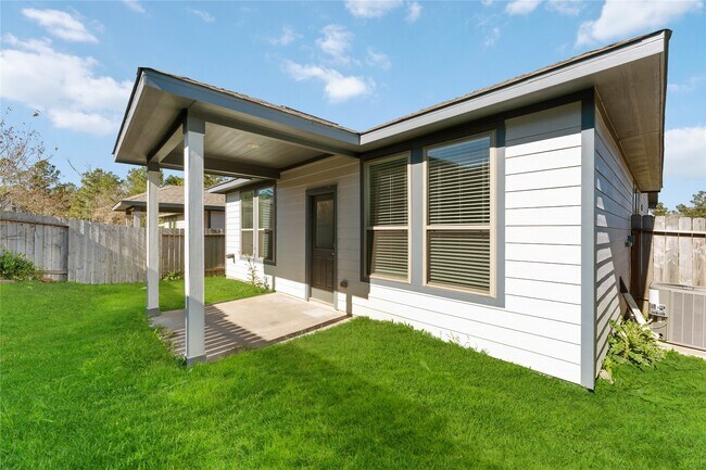 Building Photo - 25587 Blossom Ct