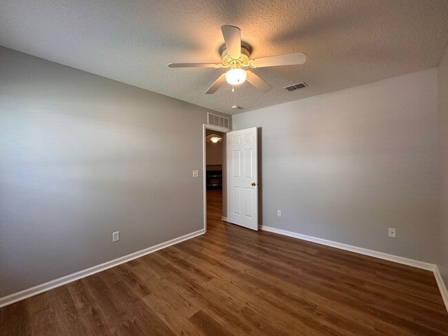 Building Photo - Located in the heart of Fernandina Beach!