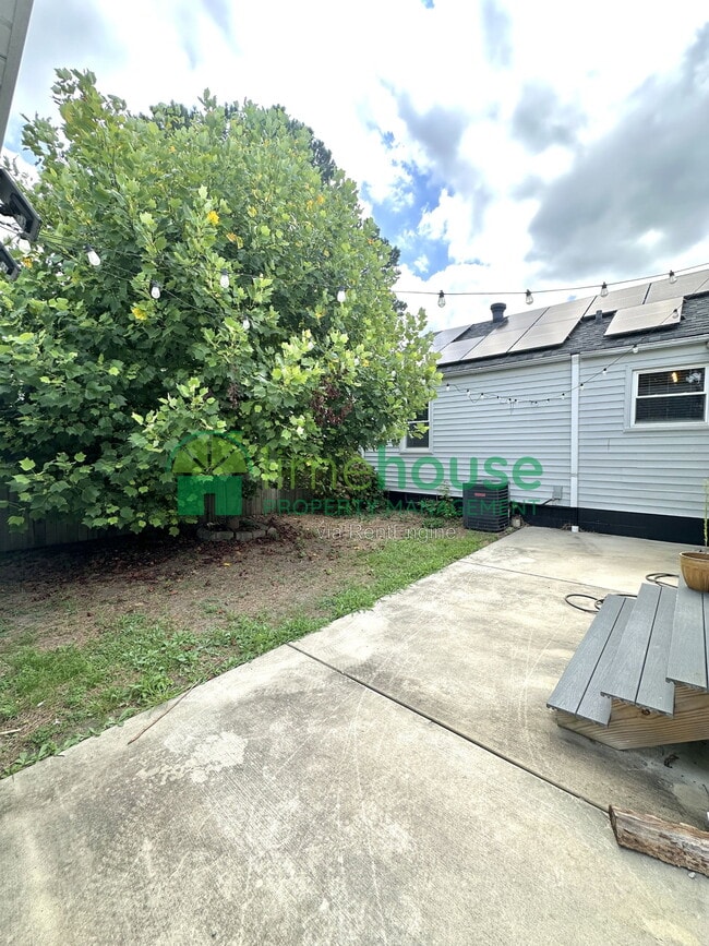 Building Photo - 809 Cambridge Ave