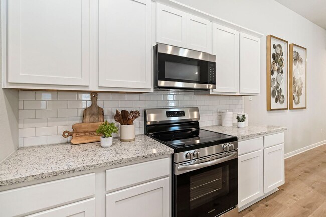 Building Photo - Brand New Amanda Park Townhome | 3 Bed, Private Yard & Modern Finishes
