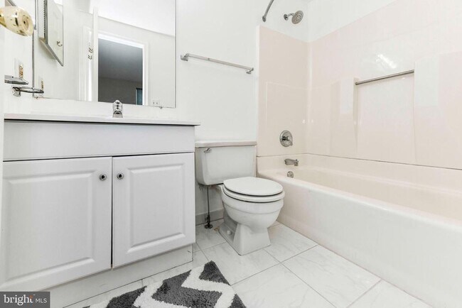 Building Photo - 60 Benton Ct