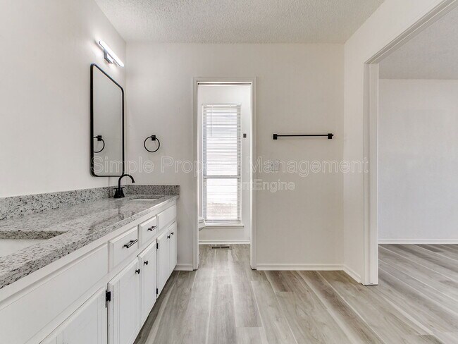 Building Photo - 6628 Laurel Dr