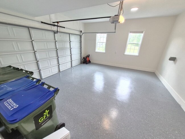Building Photo - 15 Sweet William Dr