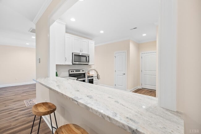 Building Photo - 174 Villa Oak Cir