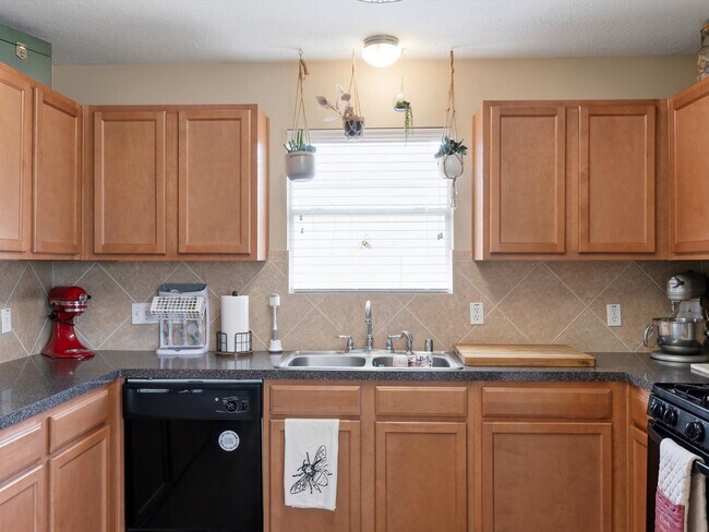 Building Photo - 15811 Sarasam Creek Ct