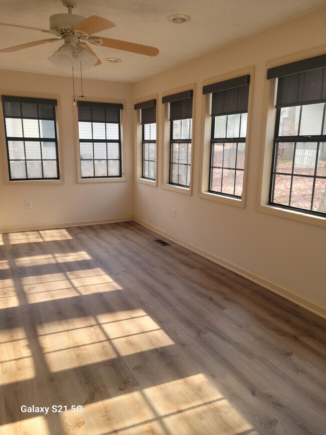 Building Photo - 140 Shelley Ln