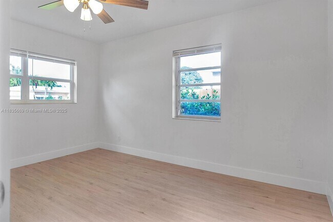 Building Photo - 1751 12th Ct N