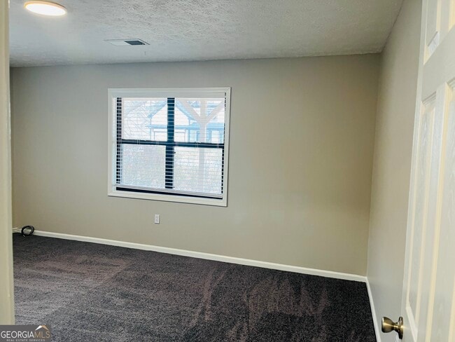 Building Photo - 1075 Eastview Rd NE