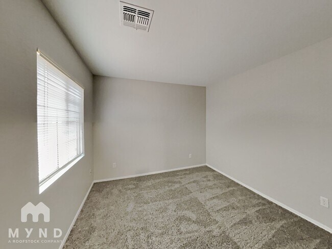 Building Photo - 12622 W Myer Ln