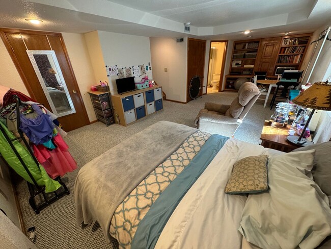 Building Photo - Wonderful Highlands Ranch Location!