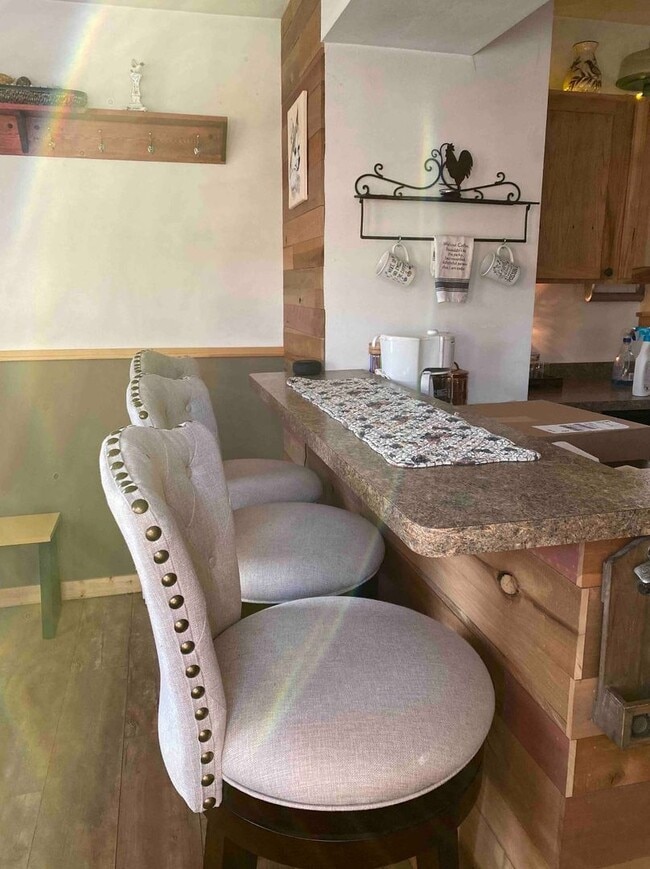 Building Photo - Cute 1 Bed, 1 Bath home in Crosby - Includ...