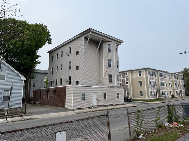 Building Photo - 309 Cambridge St