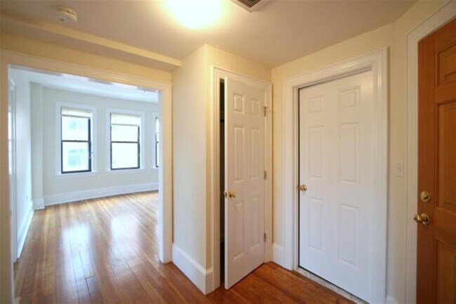 Building Photo - 881 Massachusetts Ave