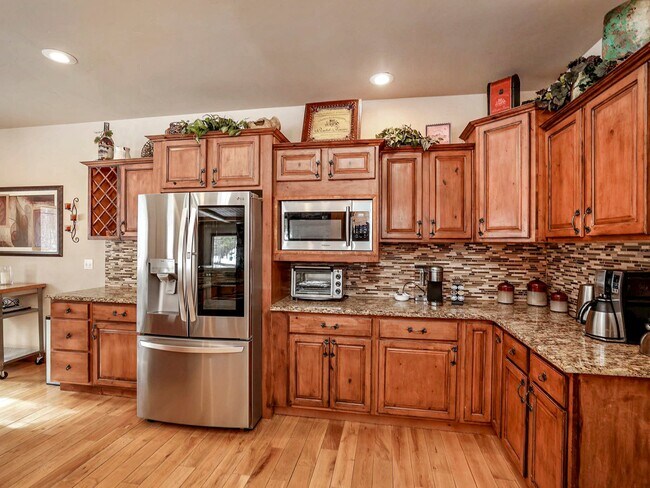 Building Photo - 235 Moonridge Dr