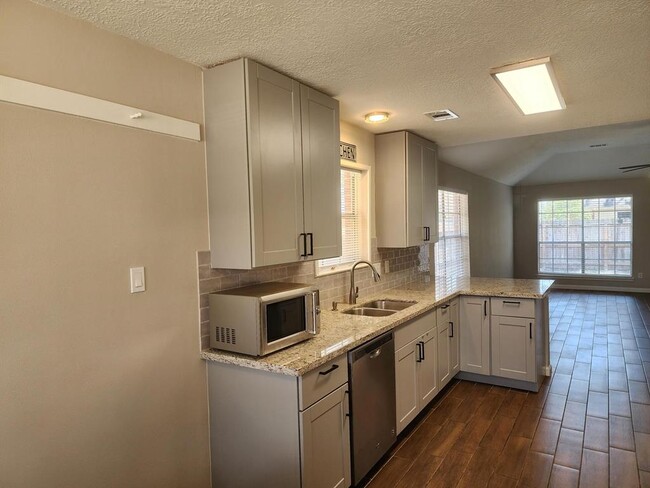 Building Photo - 8307 Holmwood Dr