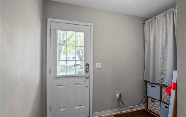 Building Photo - 3 bedroom 2 bath in the heart of Niagara F...