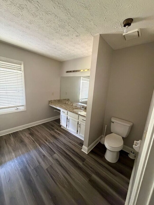 Building Photo - Cozy 3 bedroom 2 bath ranch duplex!