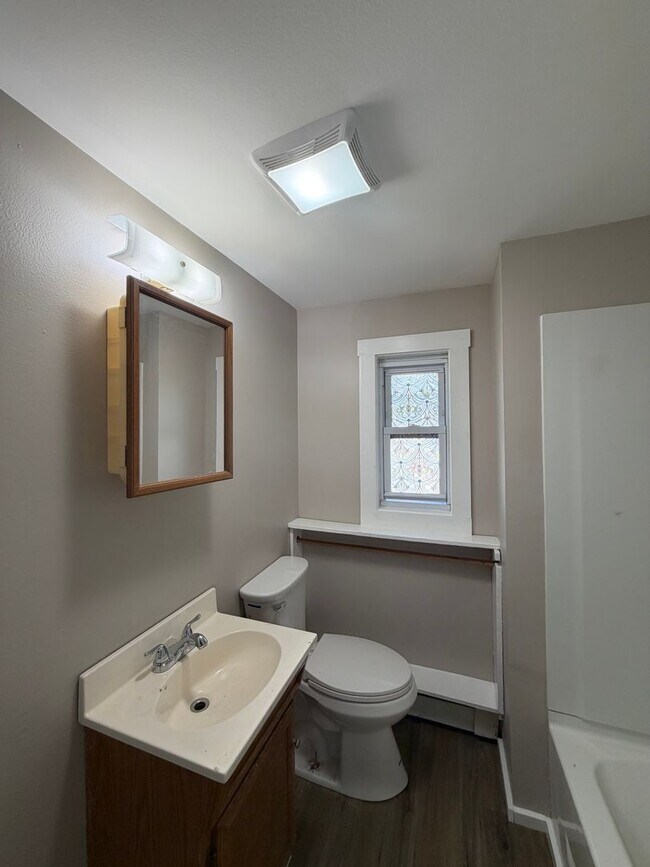 Building Photo - 50 Elkins St
