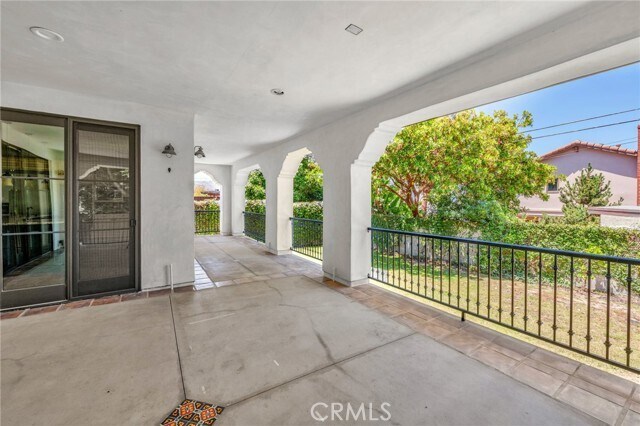 Building Photo - 221 Vía Alameda