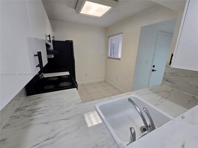 Building Photo - 12555 NW 11th Way