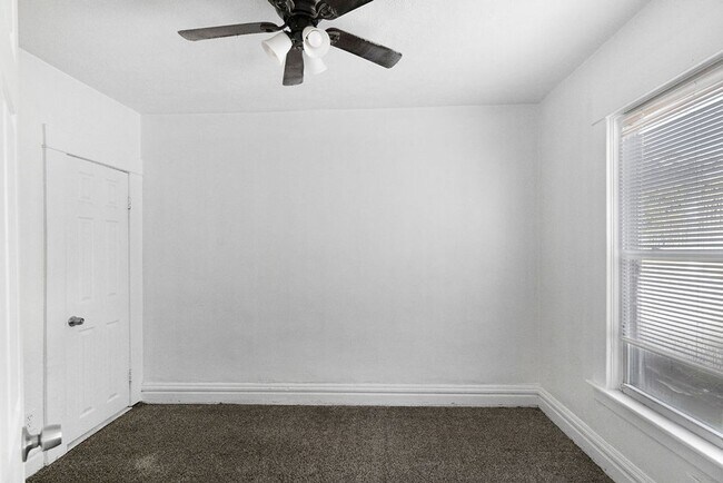 Building Photo - Centrally Located to Downtown Lansing