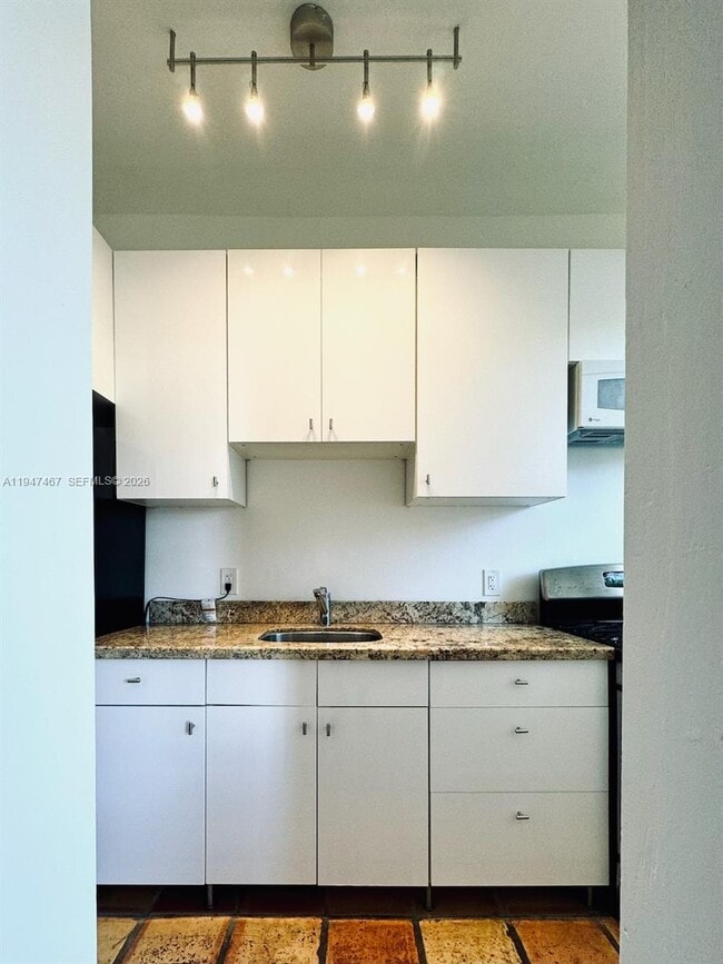 Building Photo - 900 16th St