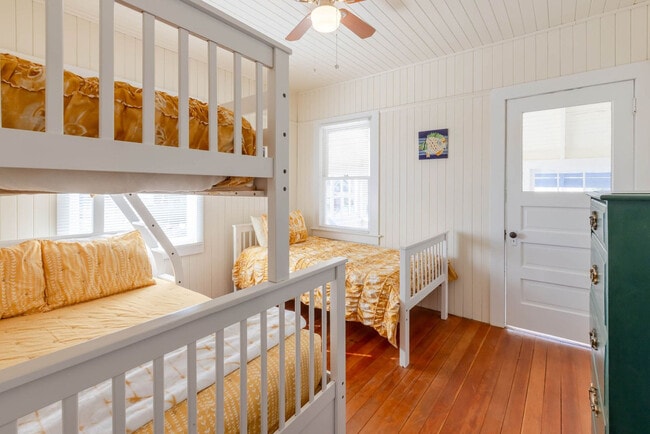 Building Photo - 640 S Columbia St