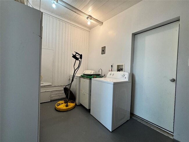 Building Photo - 5921 SW 63rd Lane Rd