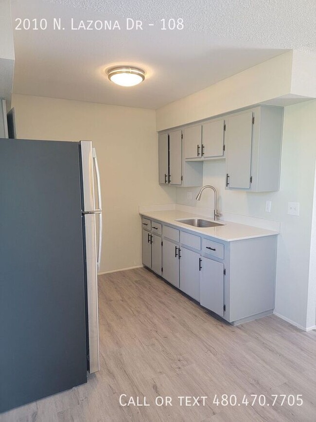 Building Photo - Renovated 2 bedroom with washer/dryer $1,2...