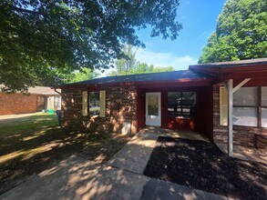 Building Photo - 2925-2927 N Sunny Ln