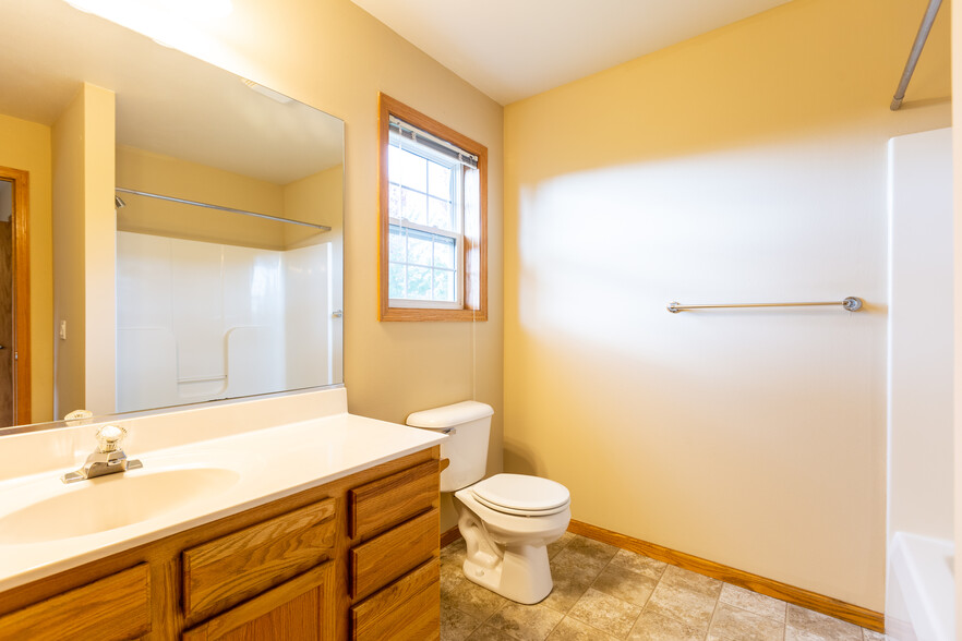 Building Photo - 3745 Maple Grove Dr