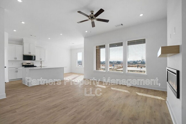 Building Photo - 411 W Taverner Xing