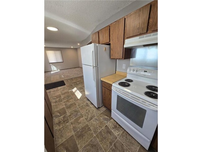 Building Photo - 6662 84th Ct N