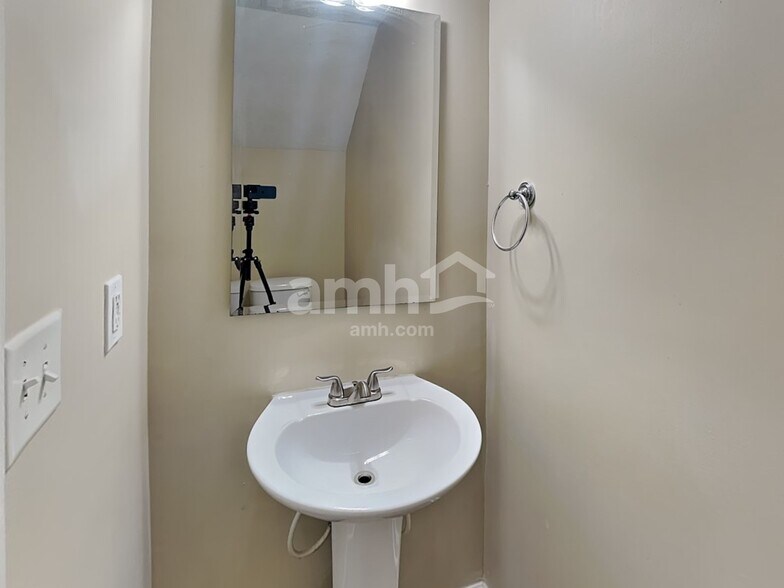 Building Photo - 3705 Sidda Way