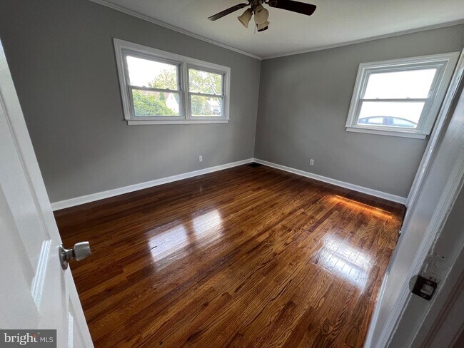 Building Photo - 27 Dunmore Ave