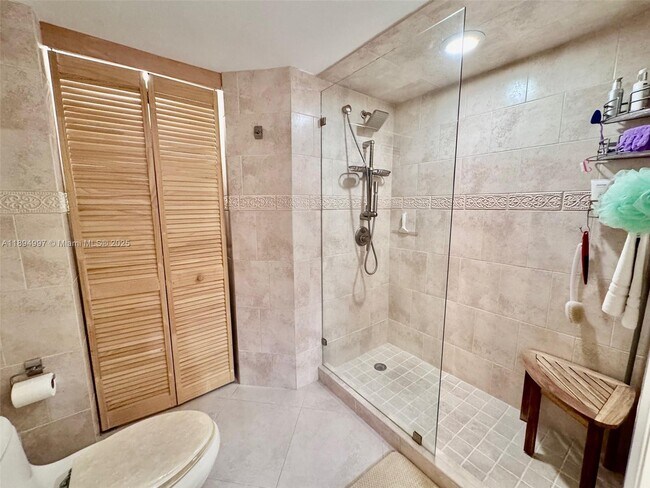 Building Photo - 6061 Collins Ave