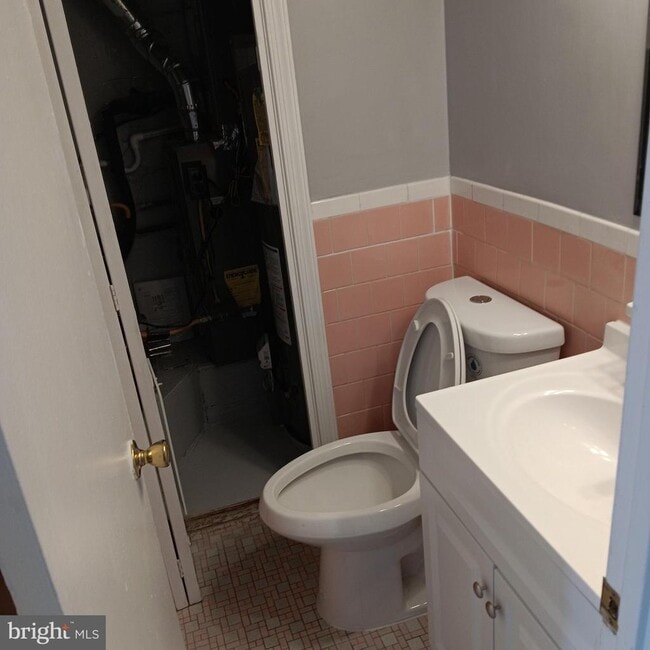 Building Photo - 1971 Addison Rd S