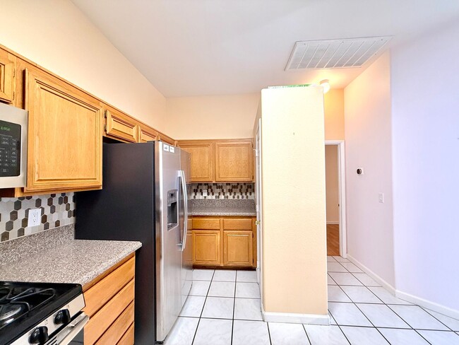 Building Photo - Spacious 4-Bedroom, 2-Bathroom Single-Stor...