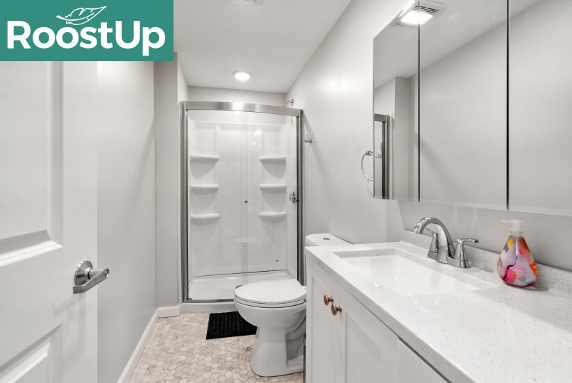 Building Photo - Furnished Bedroom with Private Bath in East Boston