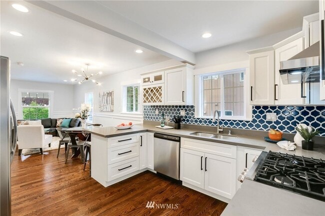 Building Photo - Charming Craftsman Home in Quiet Brighton Neighborhood!