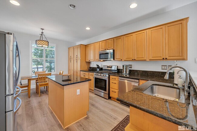 Building Photo - 10459 Summershade Ln