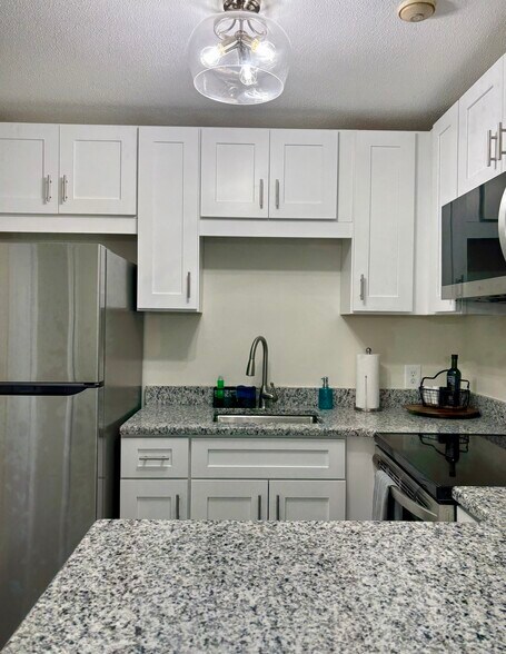 Building Photo - 178 Treetop Cir