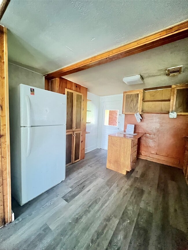 Building Photo - 122 W Pecan Ln