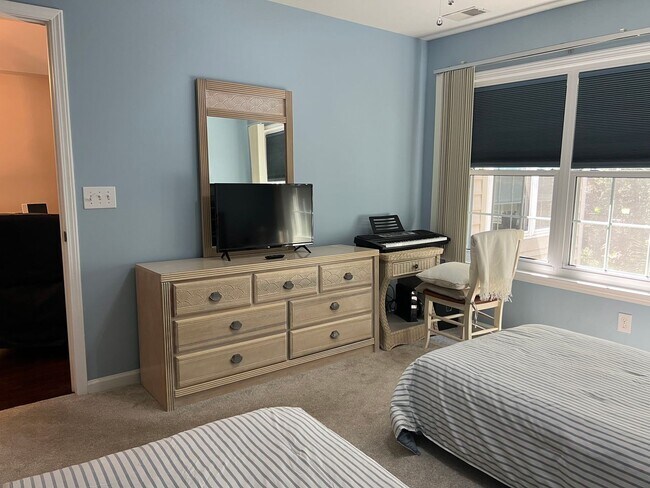 Building Photo - Lovely Condo in Shipyard with a Garage