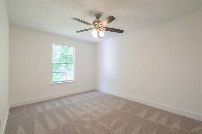 Building Photo - 1311 Sand Stone Dr