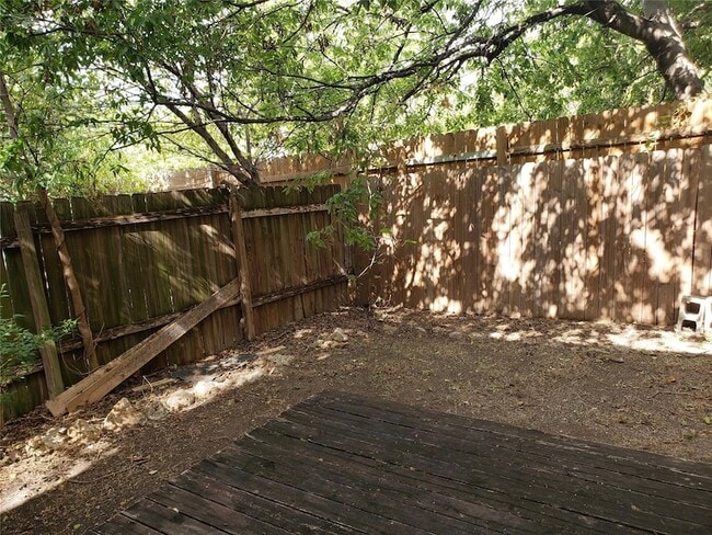 Building Photo - 2212 Lanier Dr